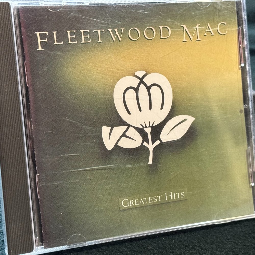 FLEETWOOD MAC "GREATEST HITS" COMPACT DISC * GREAT CONDITION * SLIGHTLY USED